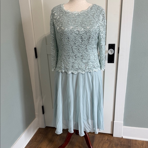 Alex Evenings Dresses & Skirts - Alex Evenings Mint Green Lace Long Sleeve Dress tea length